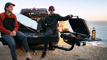 隨車的吃飯傢伙，固定在車尾火一升就開動