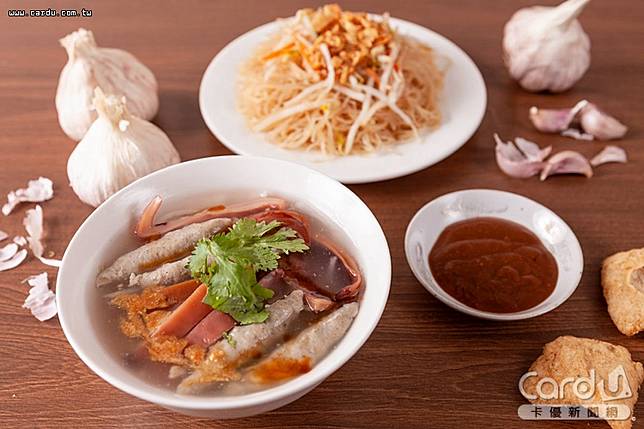 「兩喜號」有爽脆甘香的魷魚條，加上手工捏製的魚丸，現在由第四代陳輿安接棒(圖/台北市政府　提供)