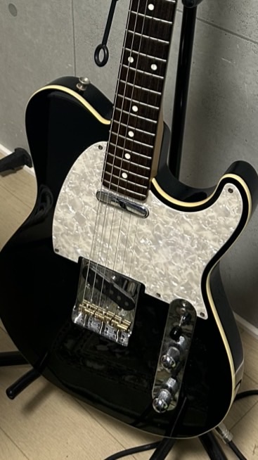 エレキギター初心者に一曲弾かせる