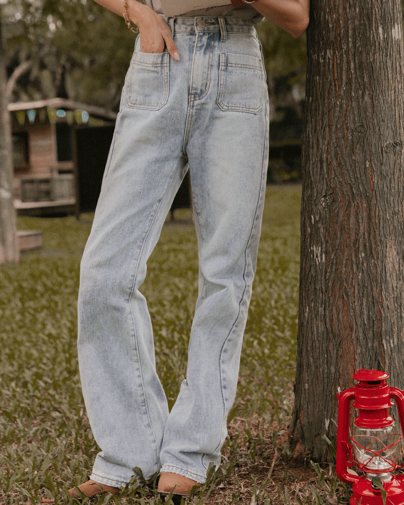 小喇叭造型/舒適牛仔面料<br /><br />    <br /><br /><br />商品長度/長版<br />商品版型/適中<br />商品厚薄/適中<br />商品彈性/無<br /><br />    <br /><br /><br />*深色布料因穿著時接觸人體溫度及洗滌後有脫色及染劑移染狀況，第一次下水脫色為正常現象。<br />*棉/麻為天然纖維的面料，因吸濕性較一般材質大，故洗滌後些微縮水屬正常現象。<br />*手工刷色設計，每件有些許色差屬正常現象<br />*建議反面洗滌/使用洗衣袋/避免泡水/過度頻繁洗滌/避免太陽直曬<br />