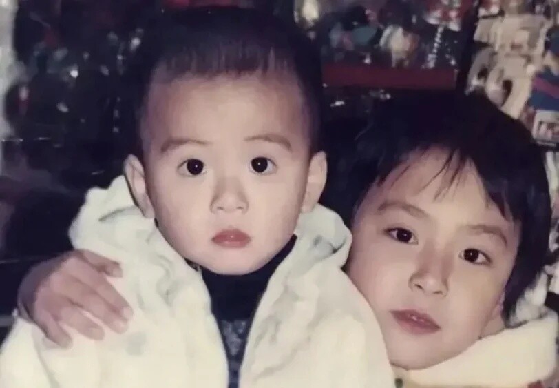 近期爆火男星的青澀舊照！鄧為、成毅風格差異大，陳哲遠、曾舜晞從小顏值就高！