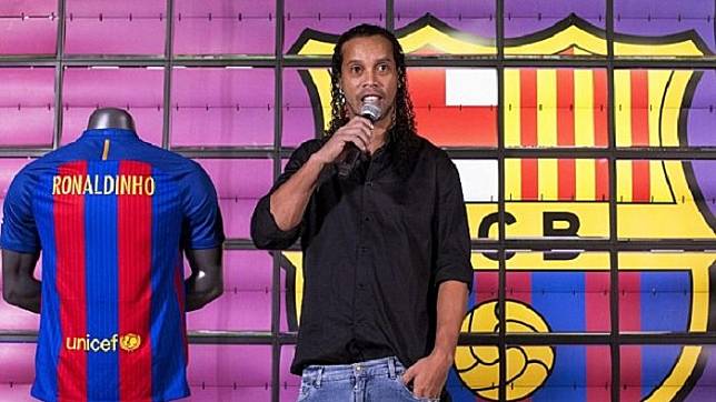 Terungkap, Ini Alasan Konyol Ronaldinho Batal Gabung Manchester United