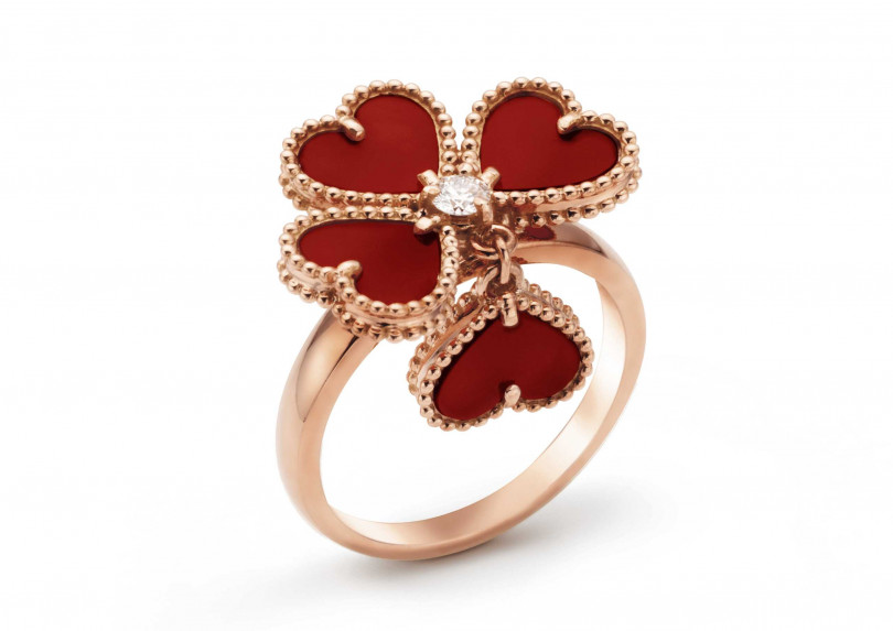 Van Cleef &Arpels「Sweet Alhambra系列」Effeuillage戒指╱152,000元（圖╱VanCleef & Arpels提供）