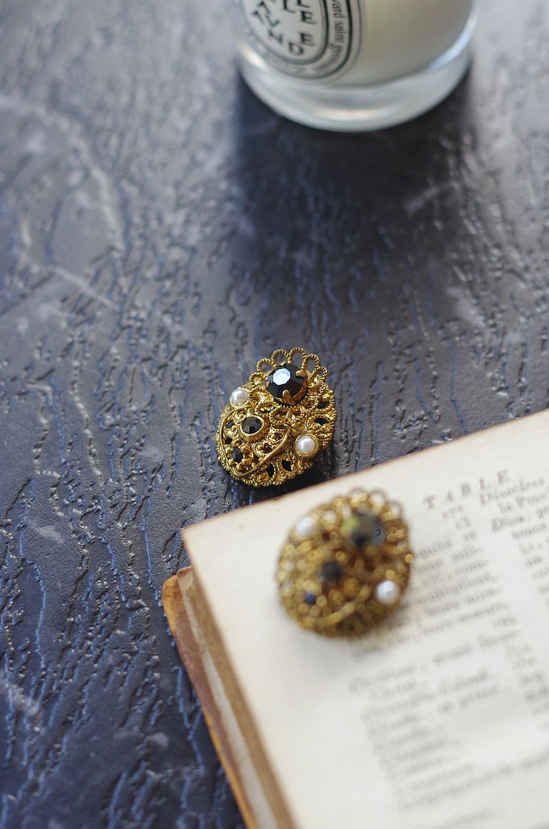 關於西德,讓我想到“再見列寧”這部電影,有興趣的寶寶們可以找出來看看哦,會有些感觸.