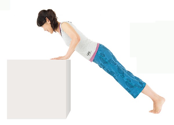 二の腕のたるみ ひじを伸ばして筋トレで解消