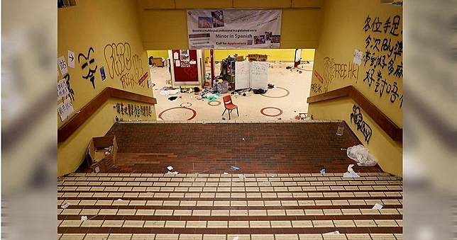 香港理工大學一片狼藉　校園遭毀淪廢墟