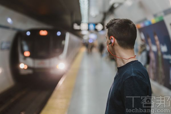 Podcast讓人們即使處於無法閱讀文字和觀看影片的狀態下，依然能夠獲取想要的資訊及知識。