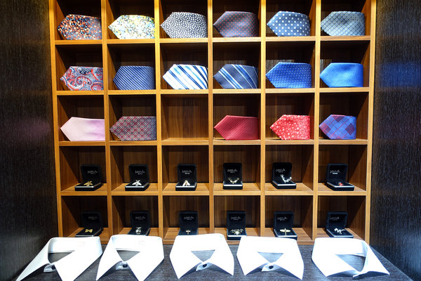 桃園西服推薦-西服先生，X-PLUS創世界服飾聯合展示會，進口日本高精密科技裁剪床、獨立設計師團隊，快速、合身的平價桃園訂製西服