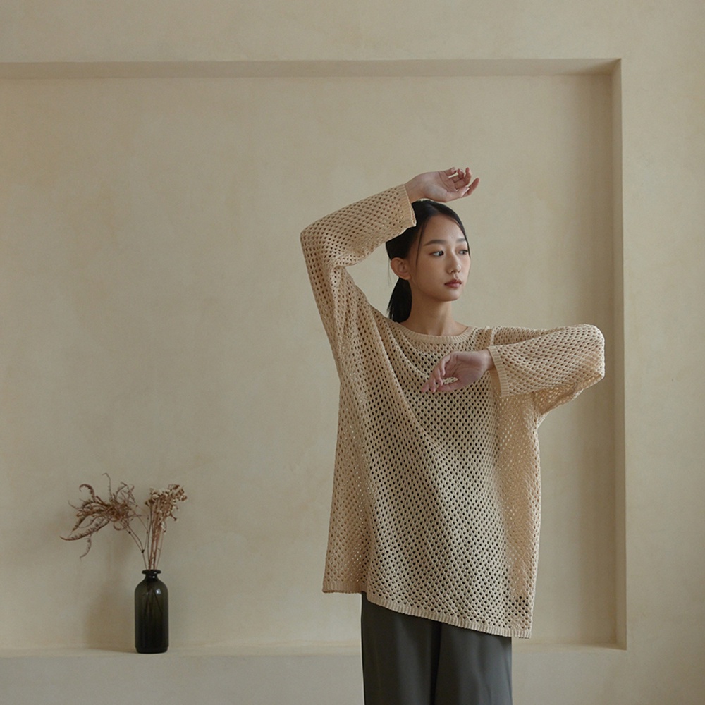 QUEENSHOP_F 圓領洞洞鏤空針織上衣-杏 現+預【01012891】