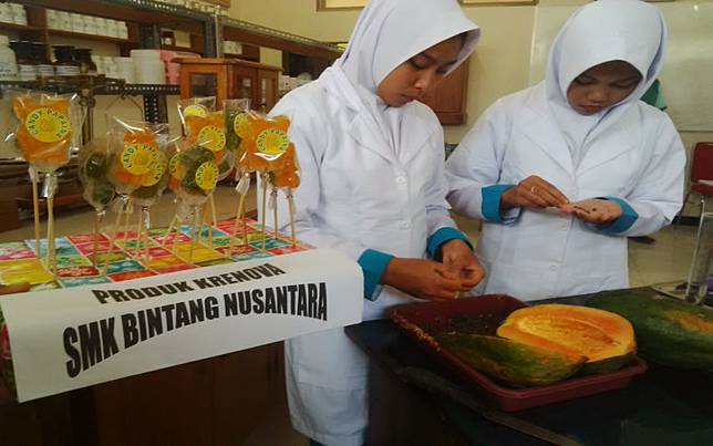 Siswa SMK Sulap Biji Pepaya Jadi Permen Jelly untuk Obat Cacingan 