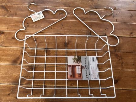 結束バンドで止めるだけ！セリア雲型ハンガーで作る吊り下げ式