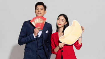 羅宏正麻將桌上發紅包 錢多少看手氣決定！