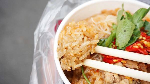 【台北美食】兄弟麵線-中午用餐時間大排長龍的路邊攤美食小吃