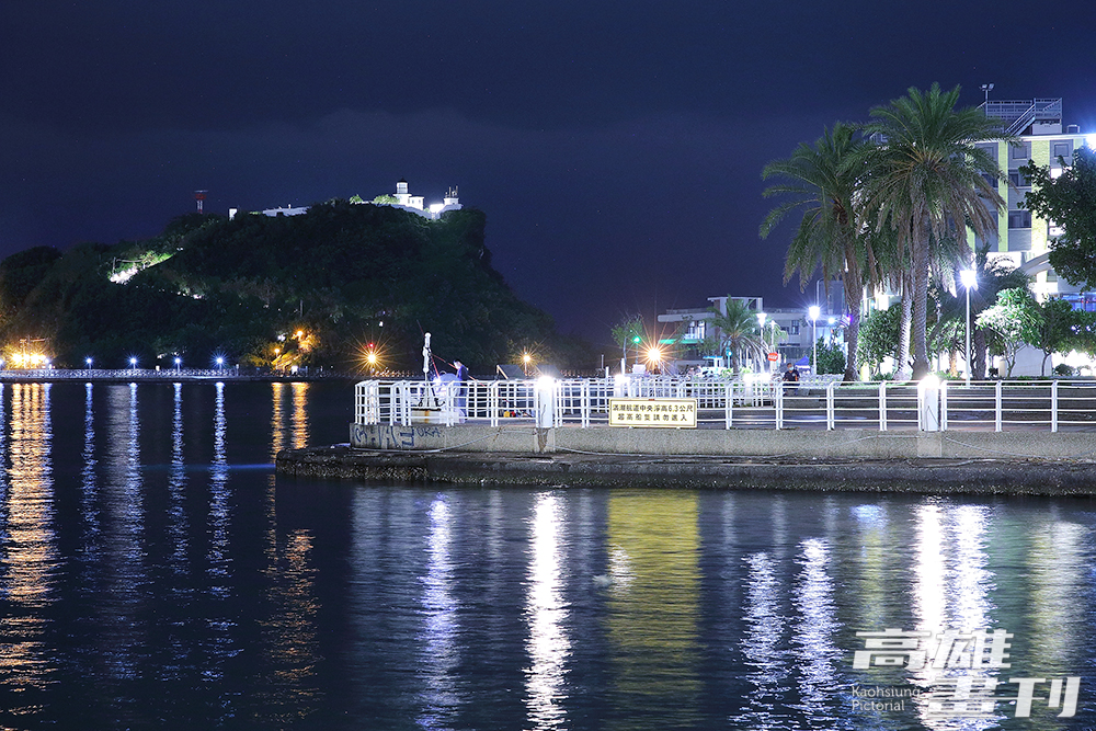鼓山魚市場獨有的270度無敵海景視野為出發點，夜夜都能享受旗津、西子灣無敵百萬夜景。(攝影/Carter)