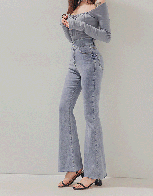 小隻女零修圖翹臀顯瘦牛仔喇叭褲