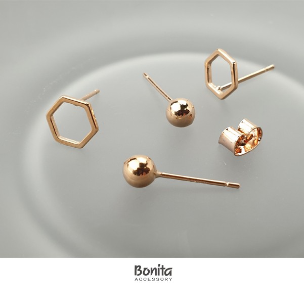 ✿✿✿歡迎光臨Bonita✿✿✿全館滿500免運!!( o )( o )7-11,全家,萊爾富超取最方便!!!✿✿✿ 商品特色介紹 ✿✿✿尺寸: 1.5 x 0.5 公分材質: 合金+藍水鑽耳針: 9