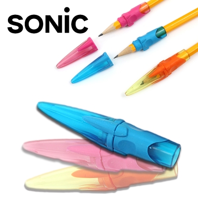 ●適用學齡兒童輔助握筆姿勢(適用鉛筆直徑8MM)●三角形握桿，手指不易疲勞 ●附筆套 可保護孩子不被裸露的筆尖劃傷