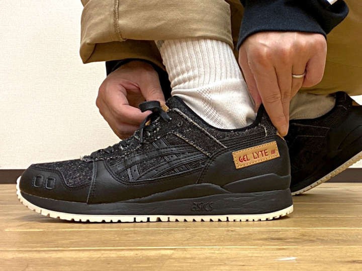 ブラックデニムを纏ったアシックス「GEL-LYTE Ⅲ」で足もとをシックに