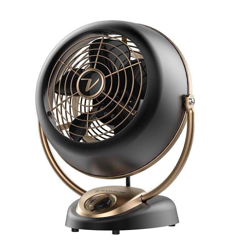 全金屬結構、深斜葉片、帶有全方位氣流的全動作樞軸頭、穩固的金屬底座。 流通室內空氣，在家也能享受自然風。 瞬間循環室內空氣，快速晾乾衣物、抑制黴菌產生，保持通風。 春、秋循環空氣；夏天快速降溫；冬天配