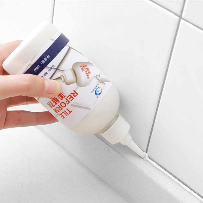 潮濕的氣候，牆角縫隙很容易發霉，黑麻麻汙垢線條，讓房子顯得陳舊不堪!來使用此款EZlife LKB瓷磚縫隙防黴美縫劑吧!可適應熱漲冷縮，不積汙垢易擦洗，超防水防霉，適用於瓷磚、地磚的縫隙處，輕鬆DIY