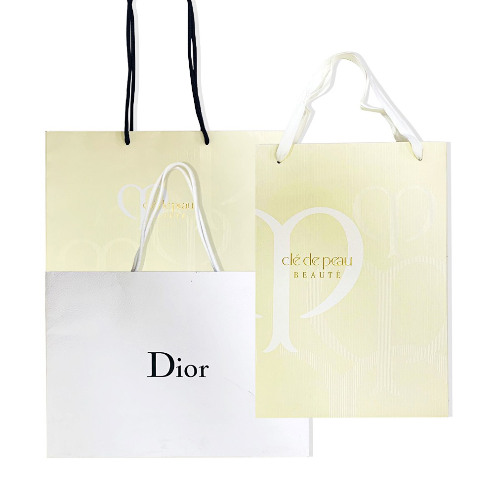 【商品規格】品牌：Dior迪奧/肌膚之鑰 品名：專櫃大紙袋/提袋規格/容量：1入保存期限：正常使用下無保存期限貨源：真品平輸產地：法國、中國、歐美日韓等產地 因超過超商取貨的限制大小 專櫃大紙袋 一律