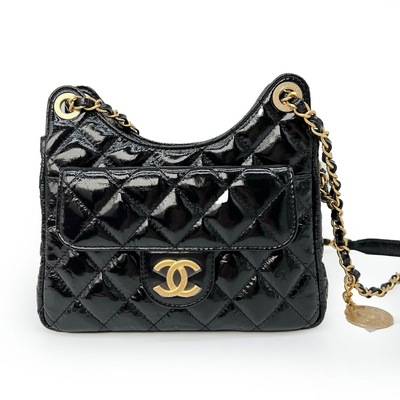 Chanel香奈兒 Hobo Bag 菱格紋斜肩鍊包流浪包（19cm/黑色/亮面/小)