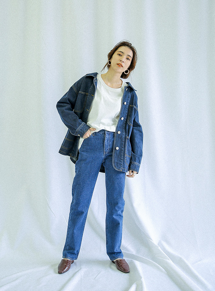 出國旅遊每天想多睡五分鐘？以牛仔外套混搭休閒率性的旅遊穿著5