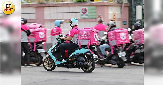 外送遇警攻堅　派單員回覆網友驚：死命必達？