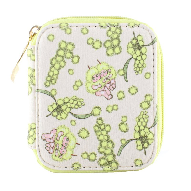 ・透明的收納物，可將其存放在小口袋中而不會纏結項鍊和手鍊 ・ 4個耳環，可容納多個戒指的存儲容量 -氯丁橡膠和超細纖維具有柔軟的緩衝，可輕柔地保護配件