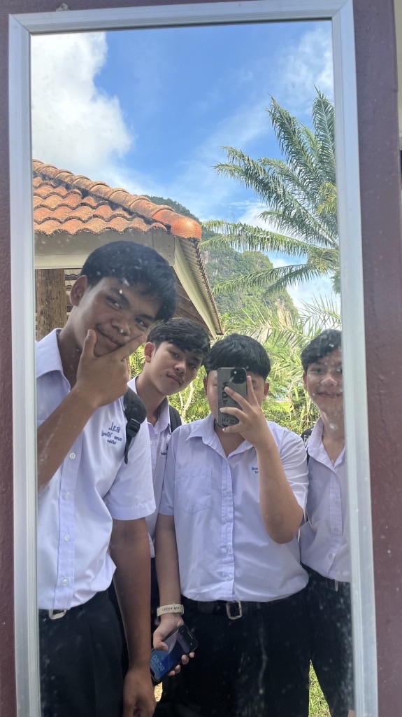มา4คน