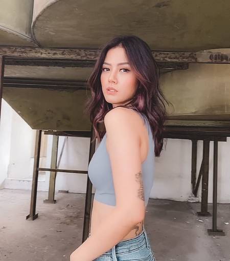 Diduga Selingkuhan Raffi Ahmad, Intip Deretan Potret Cantik Nita Gunawan - w644