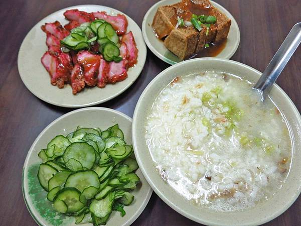 【板橋美食】陳記香菇肉粥-在地人也推薦的宵夜美食 【板橋美食】陳記香菇肉粥-在地人也推薦的宵夜美食
