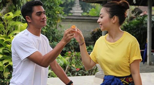 7 Film Indonesia Komedi Romantis Yang Dijamin Bikin Senyum Senyum Sendiri 