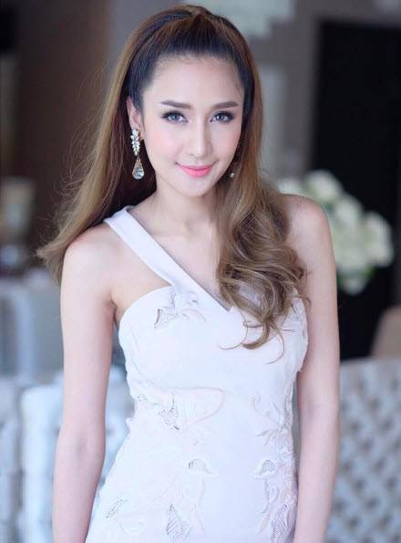 กว่าจะมาถึงวันนี้ "เนย โชติกา" แม้รวยล้นฟ้า ยังใช้ชีวิตเรียบง่าย  และไลฟ์สไตล์ติดดิน | BAABIN | LINE TODAY