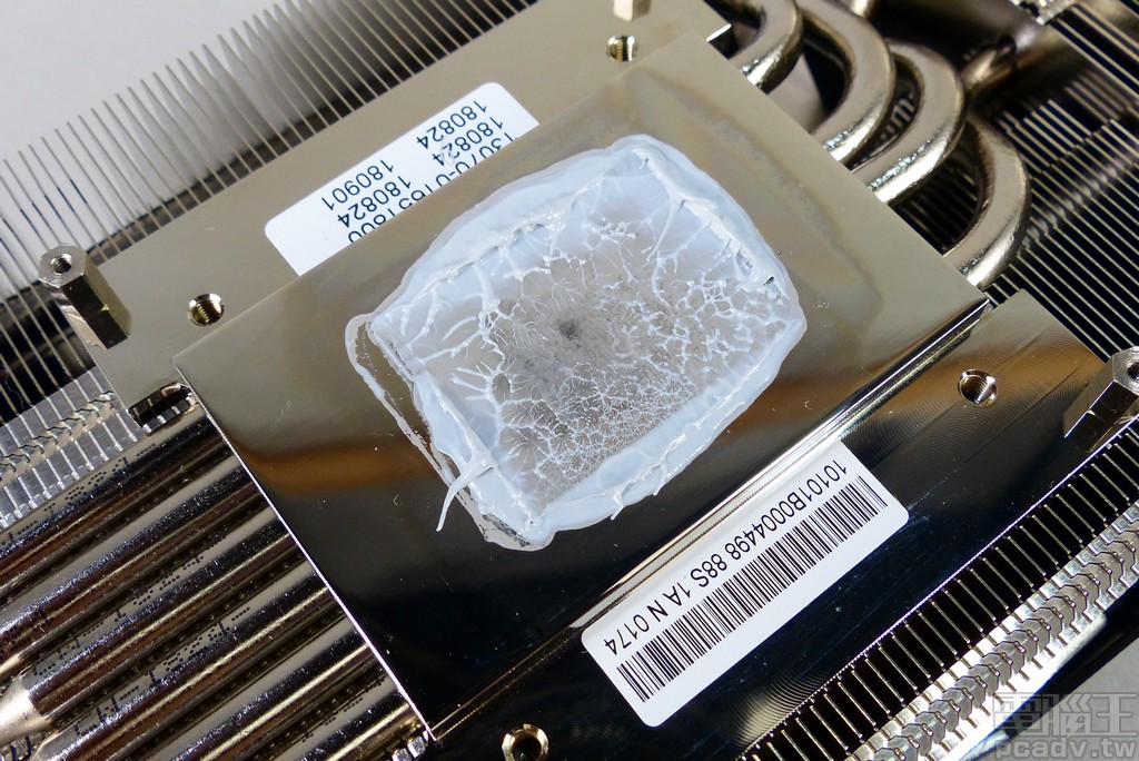 金屬強化框架避免下垂，Asus ROG-STRIX-RTX2080TI-O11G-GAMING 雙風扇模式登場