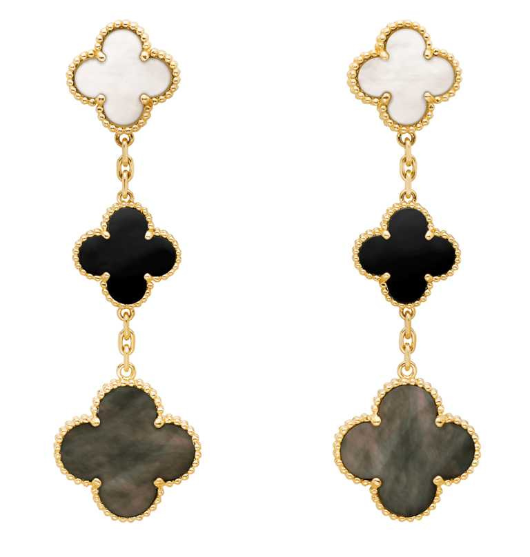Van Cleef & Arpels「Magic Alhambra系列」黃K金灰色珍珠母貝及縞瑪瑙耳環╱241,000元。（圖╱Van Cleef & Arpels提供）