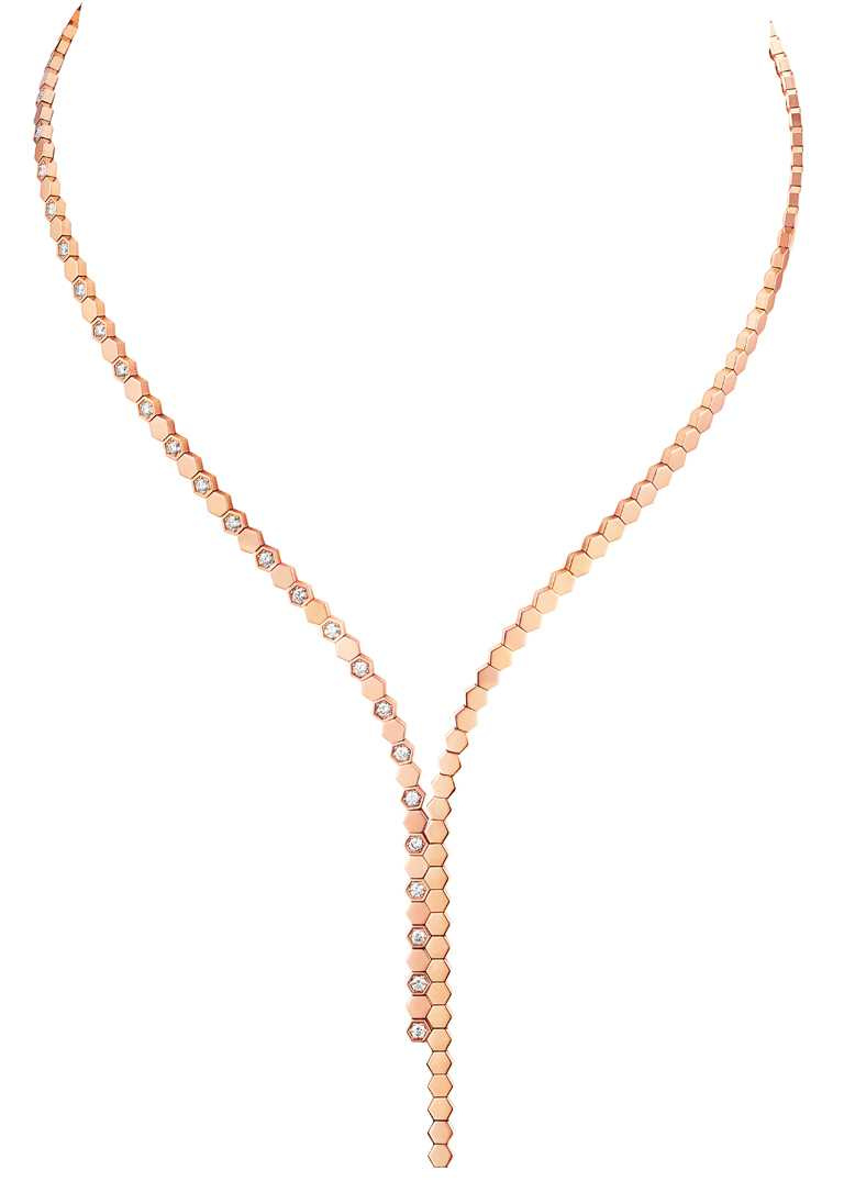 CHAUMET「Bee My Love系列」玫瑰金Y字鑽石項鍊╱829,000元。（圖╱CHAUMET提供）