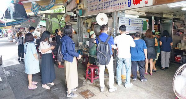 【台北美食】呂巷仔口麵食館-只有附近上班族才知道的隱藏版排隊美食