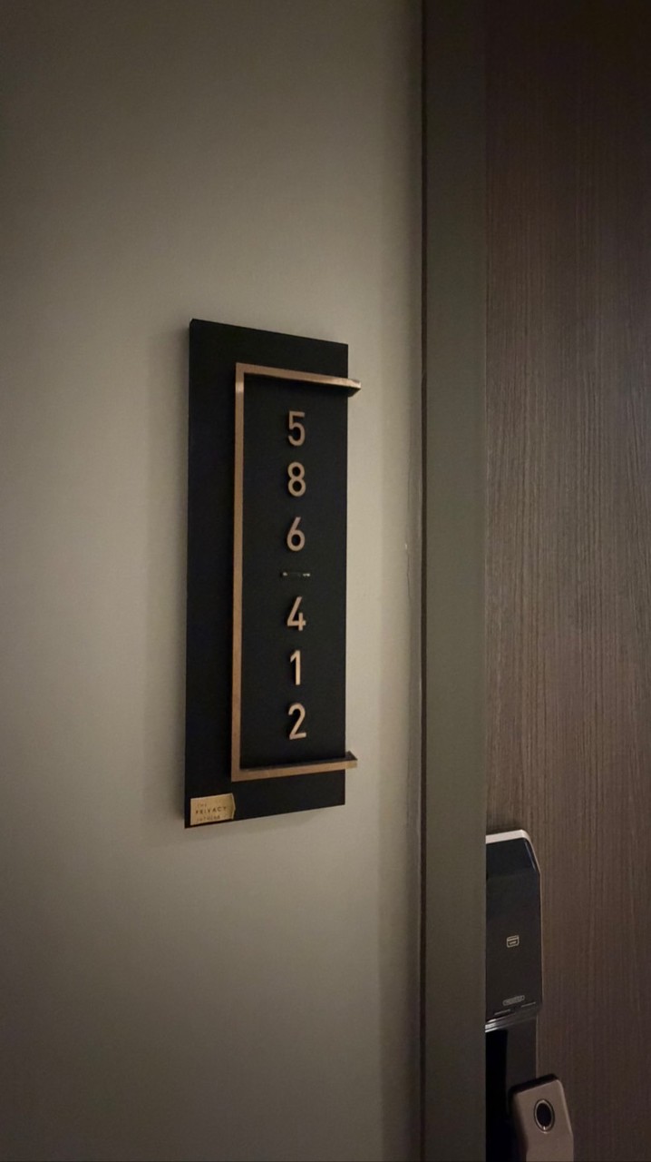 R586/412 The Privacy Jatujak