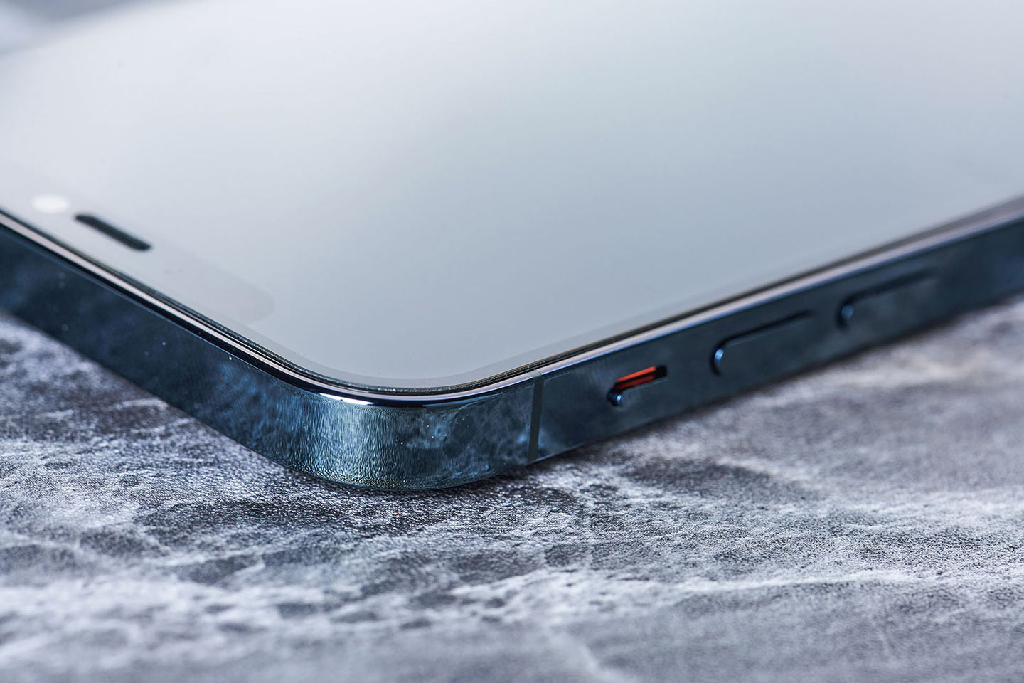 最強防護來襲！專為 iPhone12 系列量身打造的犀牛盾組合：3D 壯撞貼、Mod NX + SolidSuit 完美打造 360 度零死角防護！