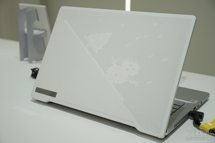 ASUS ROG Zephyrus G14 自訂跑馬燈效，沒有 RGB 燈光一樣吸睛！