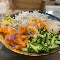 【台北中山美食】2022松江南京福海鮮屋，文青風平價海鮮冷食丼，新鮮好吃一直都滿座