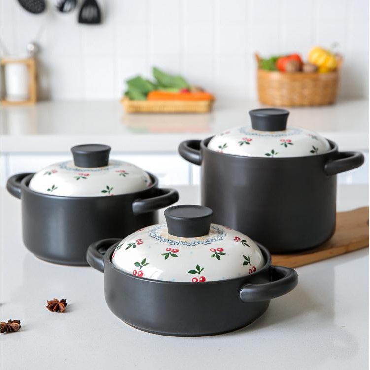 名稱：陶瓷砂鍋材質：陶瓷工藝：手繪軸下彩是否有蓋: 有蓋 請先確認「商品無問題」及「有購買需求」後再做拆封動作！產品異常或有瑕疵毀損，請拍商品照片以「聊聊」諮詢客服人員及辦理相關事務 ，客服人員會馬上