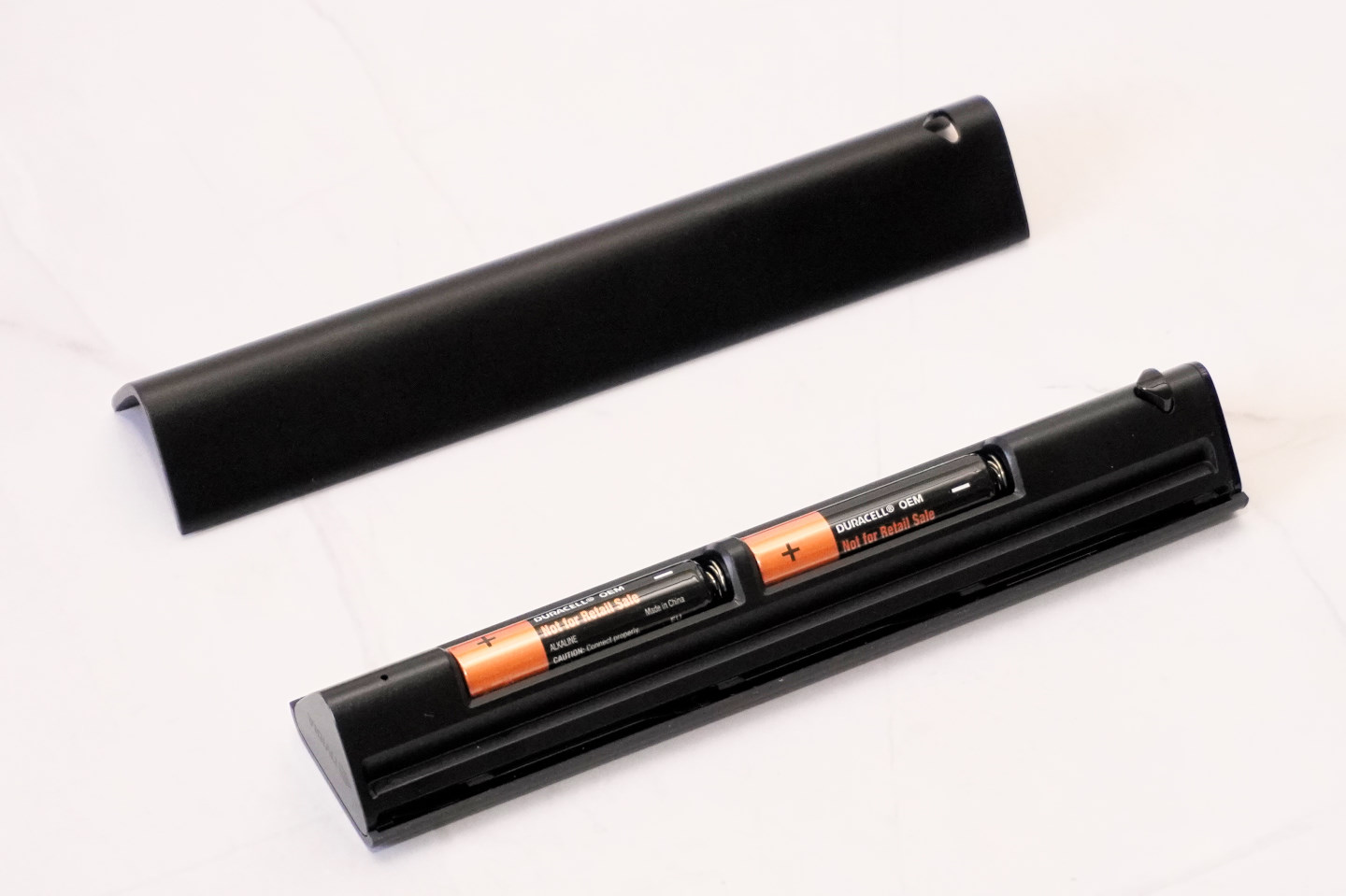 電力供應則採用2顆AAA電池。