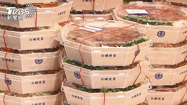 台灣鐵路邊便當深受旅客喜愛。（圖／TVBS）