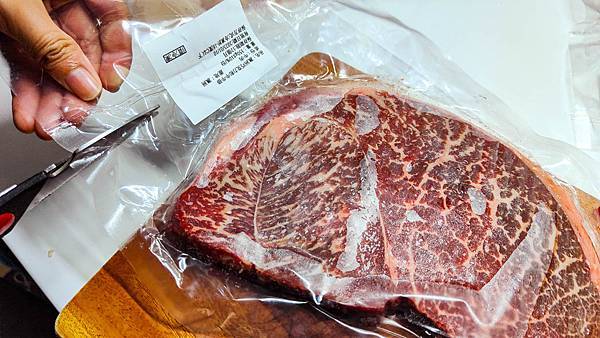 【宅配美食】唯典客-老饕級肉品、頂級肉品、頂級和牛、頂級食材、威靈頓牛排！年菜肉品必備、火鍋季肉品、干貝CAB 美國熟成沙朗%2F肋眼牛排、巧克力和牛後腰牛排、北海道超巨大干貝