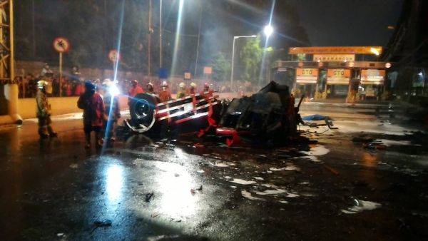 Truk tangki Pertamina terbakar, tiga orang tewas