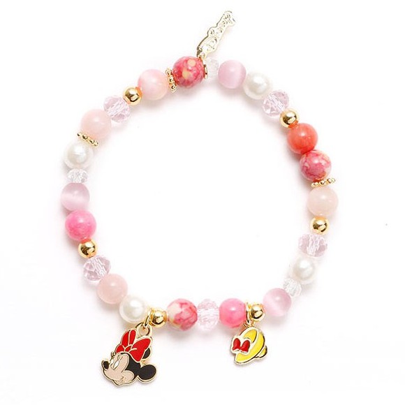 材質：合金、珍珠、水晶、原石產地：台灣尺寸：鍊長: 16cm 可彈性調整鬆緊度 寬: 0.6cm 墜飾 寬: 1.2cm 高: 1.3cm 厚: 0.1cm附贈迪士尼包裝紙盒 #迪士尼 #正式授權 #