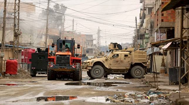 The US military assists SDF forces in Syria.  Photo: AFP