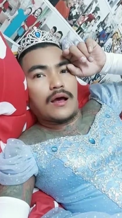สีฟ้าเด้าหน่อย